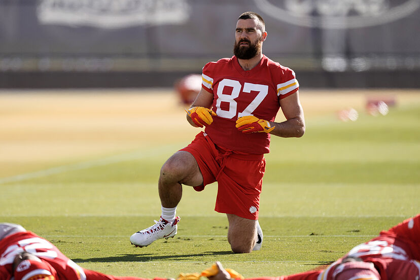 Travis Kelce Height in Feet